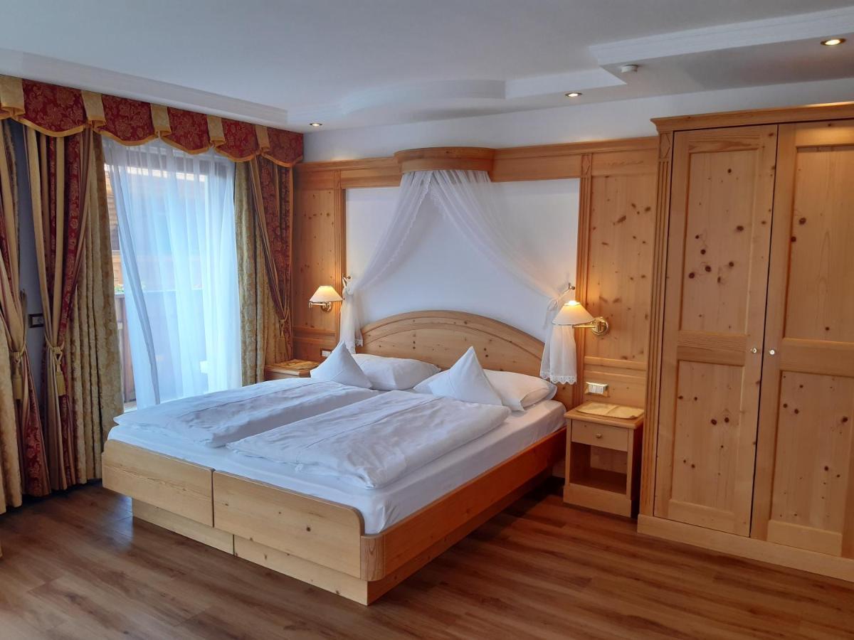 Garni Franca B&B Selva di Val Gardena Exterior photo